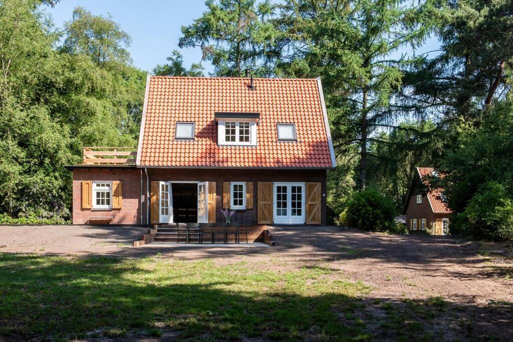 Fantastisch Familiehuis Met Grote Tuin I Bosrijk Lunteren Exteriör bild